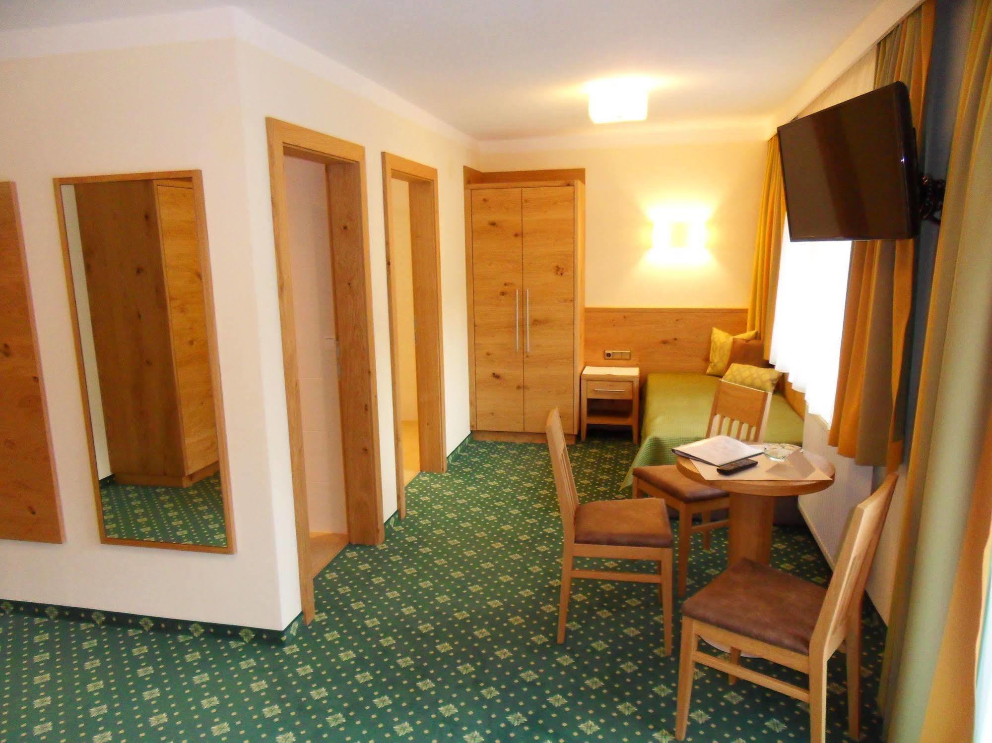 Pension Birkenhof Mayrhofen Εξωτερικό φωτογραφία